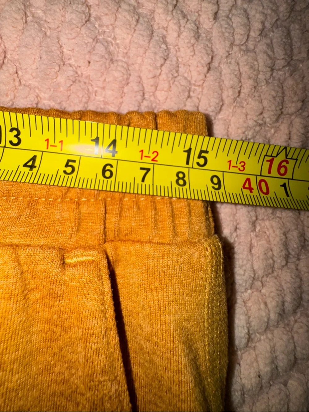 Vuori Boyfriend Jogger Women’s Medium Goldenrod DreamKnit Sweatpants EUC